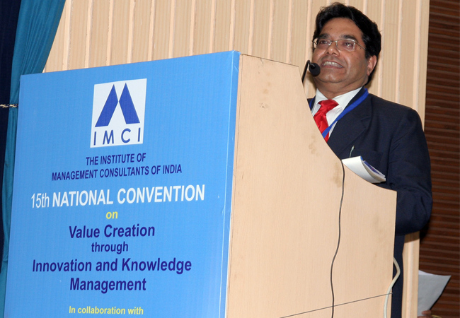 Sumit Chaudhuri addressing the participants of the 15th National Convention of The Institute of Management Consultant of India (IMCI), 2008 at New Delhi.